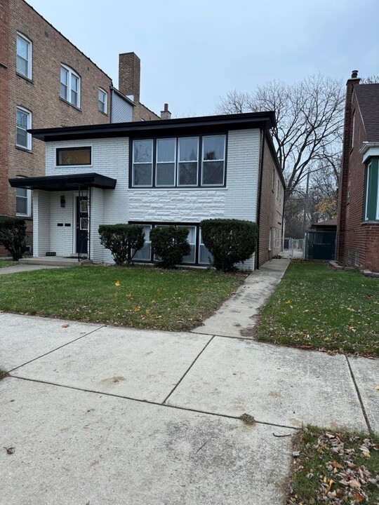 11315 S Ave G in Chicago, IL - Building Photo