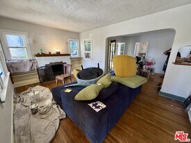 14119 Erwin St in Los Angeles, CA - Building Photo