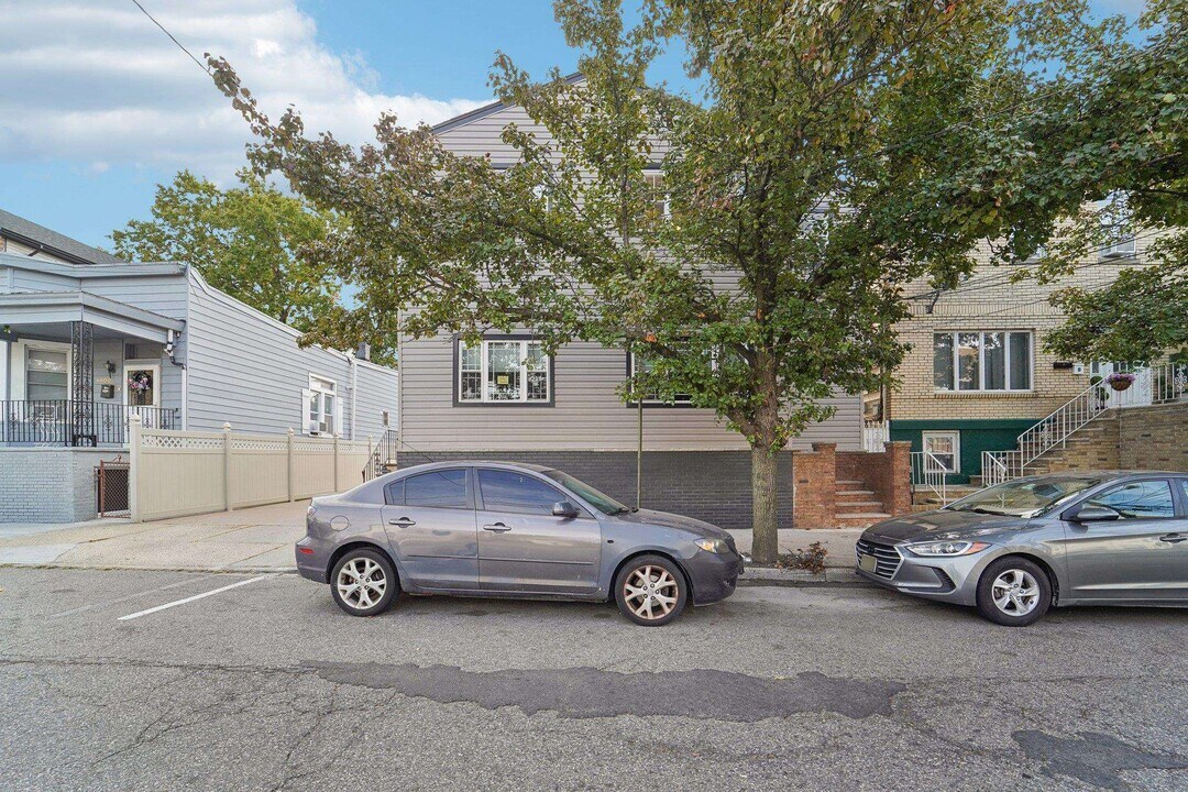 6512 Smith Ave in North Bergen, NJ - Building Photo