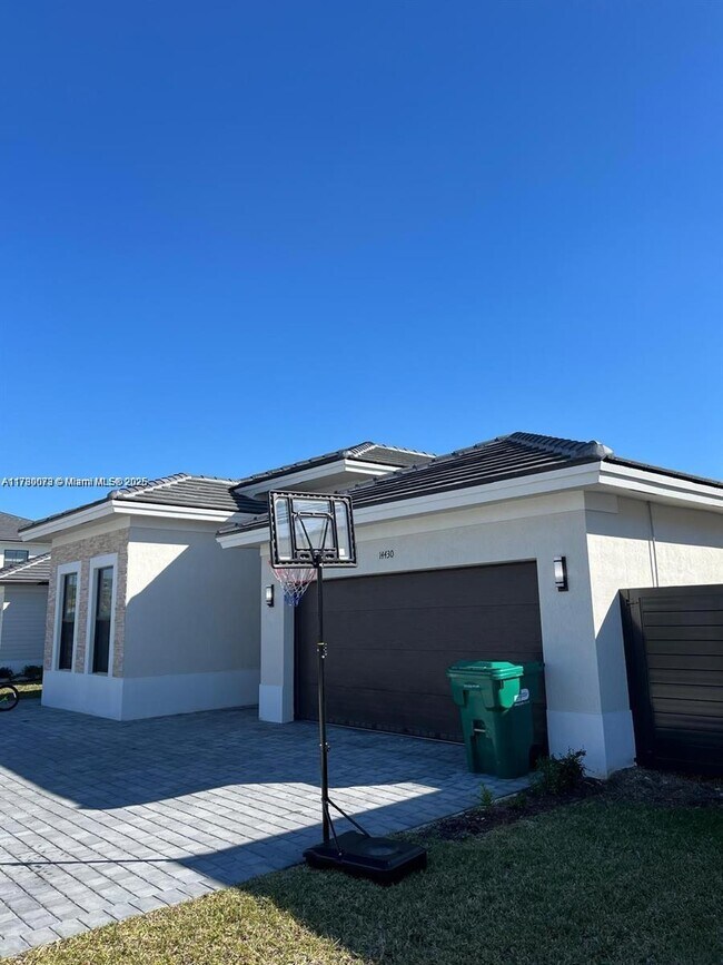 14430 SW 18th St in Miami, FL - Building Photo - Building Photo