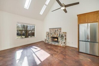 302 Lago Verde Rd in Austin, TX - Building Photo - Building Photo