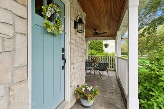 2124 Wicklow Rd in Naperville, IL - Foto de edificio - Building Photo