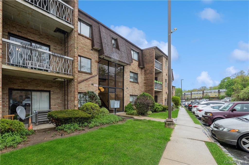 429 Kennedy Dr in Spring Valley, NY - Building Photo