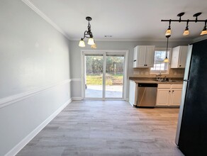 102 Cottage Ct in Youngsville, NC - Building Photo - Building Photo