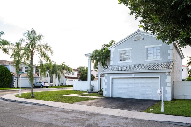 621 Lakeshore Terrace