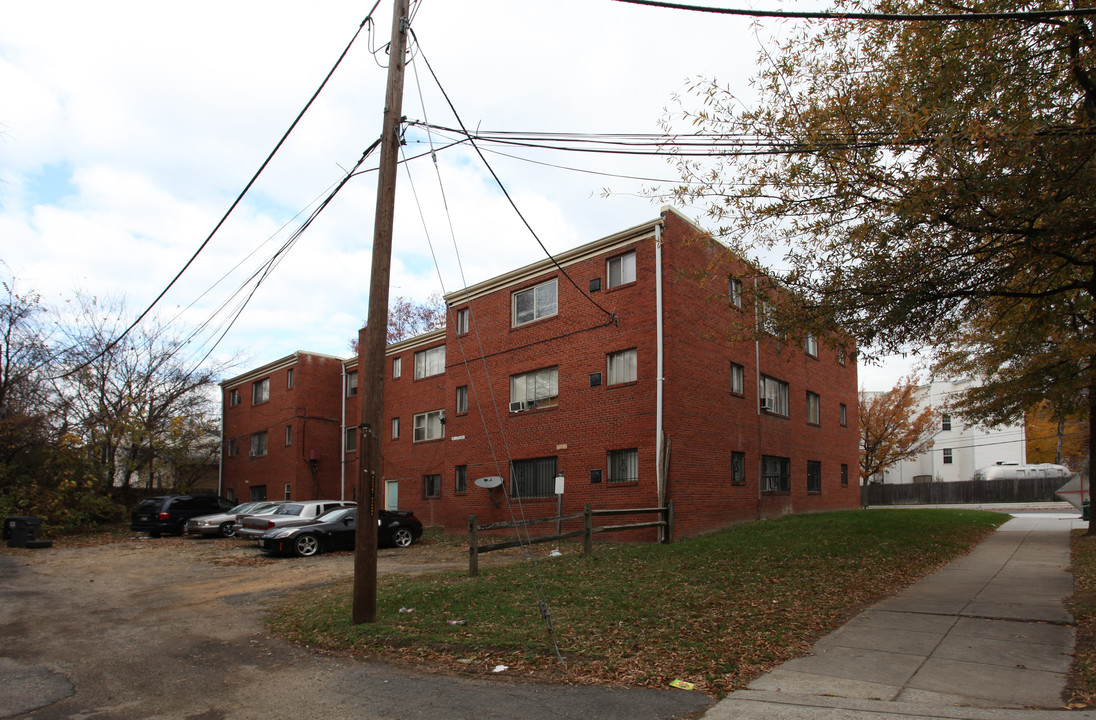 5615 Nannie Helen Burroughs Ave NE in Washington, DC - Foto de edificio