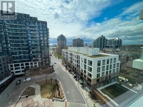 8 Beverley Glen Blvd in Vaughan, ON - Building Photo - Building Photo