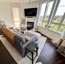 1880 25th Ave NE in Issaquah, WA - Building Photo - Building Photo