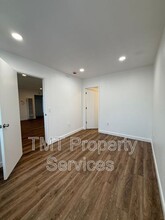 803 W Harding Ave in Santa Maria, CA - Foto de edificio - Building Photo