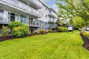 660 Niagara St in Victoria, BC - Building Photo