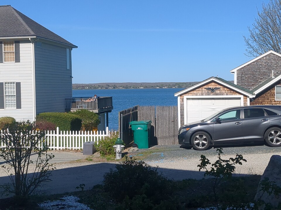 36 Bayside Ave, Unit Xavier in Portsmouth, RI - Building Photo