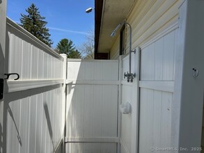 37 Middle Rd in Guilford, CT - Building Photo - Building Photo
