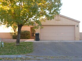 956 Harrison Dr NE in Rio Rancho, NM - Building Photo