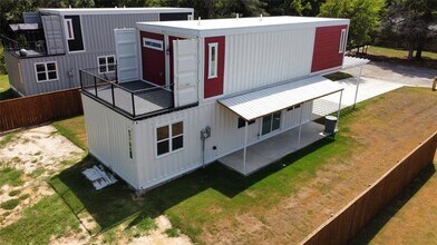 1228 Kennie Dr in Commerce, TX - Foto de edificio - Building Photo