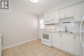 144 Princeton Dr in Hamilton, ON - Building Photo - Building Photo