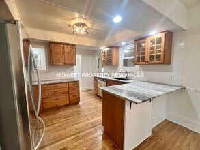 501 SE Miller St in Lee's Summit, MO - Building Photo - Building Photo