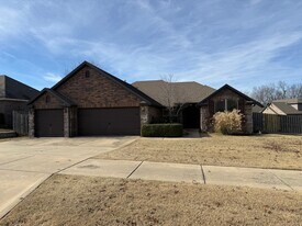 2399 N Silk Rose Ave in Fayetteville, AR - Building Photo