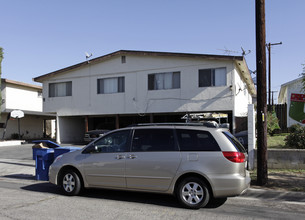 620 N Ward St in La Habra, CA - Foto de edificio - Building Photo