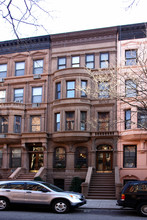 45 W 70th St in New York, NY - Building Photo - Building Photo