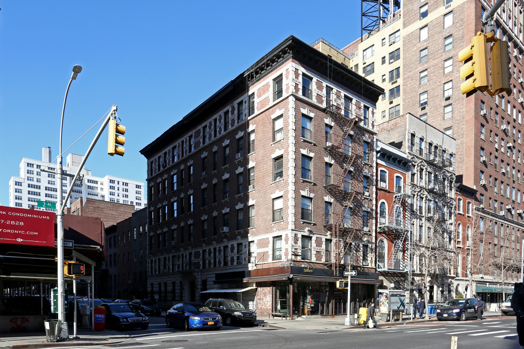 311 Second Ave in New York, NY - Foto de edificio