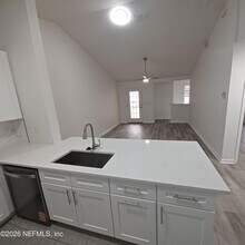 575 Oakleaf Plantation Pkwy, Unit 815 in Orange Park, FL - Building Photo - Building Photo