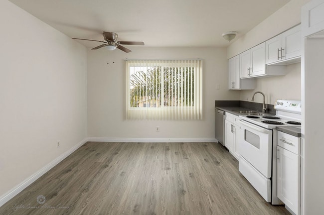 4317 Columbus St in Bakersfield, CA - Foto de edificio - Building Photo