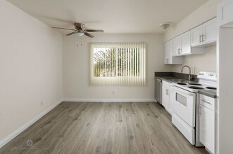 4305 Columbus St in Bakersfield, CA - Building Photo - Building Photo