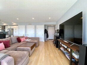 150 W Broadway, Unit PH4 in Boston, MA - Building Photo - Building Photo