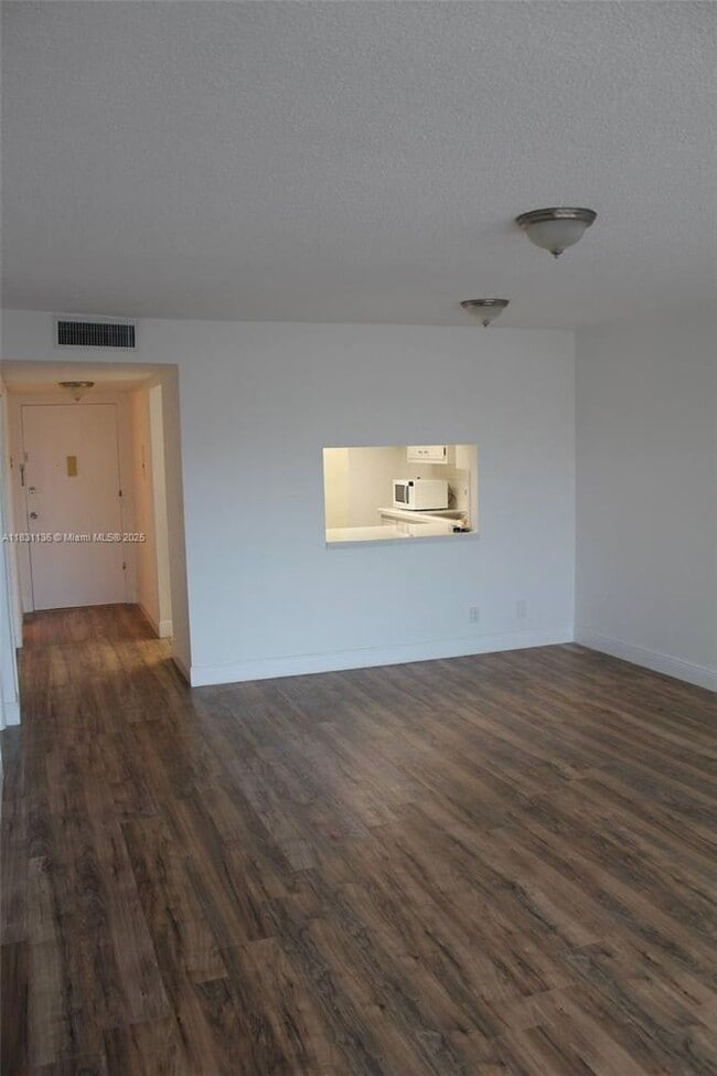 1400 NE 169th St in Miami, FL - Building Photo - Building Photo