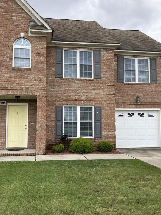 3916B Sedona Dr in Winterville, NC - Foto de edificio