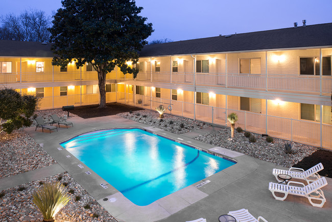 iConic Shoal Creek in Austin, TX - Foto de edificio - Building Photo