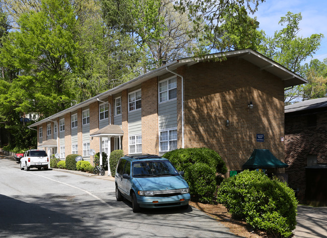 Autumn Oaks in Atlanta, GA - Foto de edificio - Building Photo