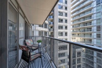 26 Blue Jays Way, Unit SI ID1403807P in Toronto, ON - Building Photo - Building Photo