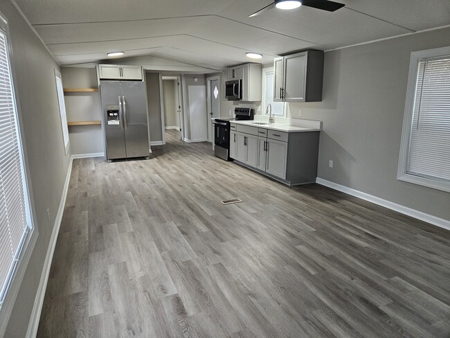 118 Oakridge Dr in Dudley, NC - Building Photo - Building Photo