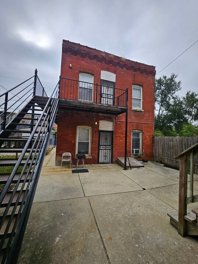 6620 S Saint Lawrence Ave, Unit 2R in Chicago, IL - Foto de edificio - Building Photo