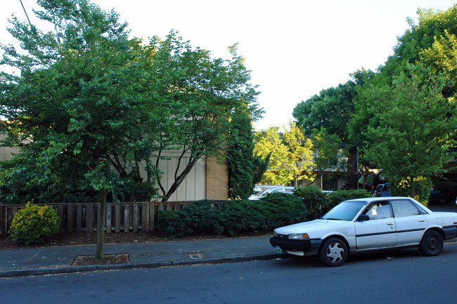 1715 NE 27th Ave in Portland, OR - Building Photo - Building Photo