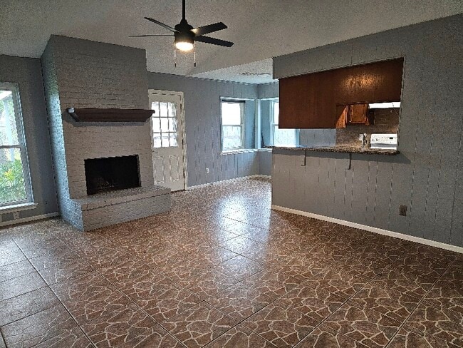 906 Overland St in Stafford, TX - Building Photo - Building Photo