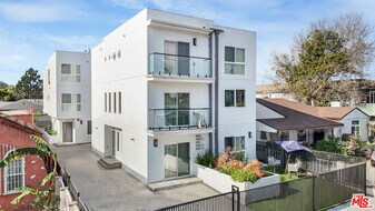 2057 1/2 S Garth Ave in Los Angeles, CA - Building Photo