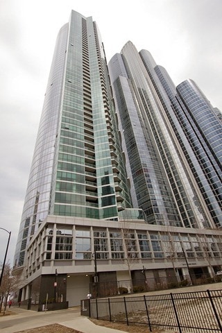 property at 1201 S Prairie Ave