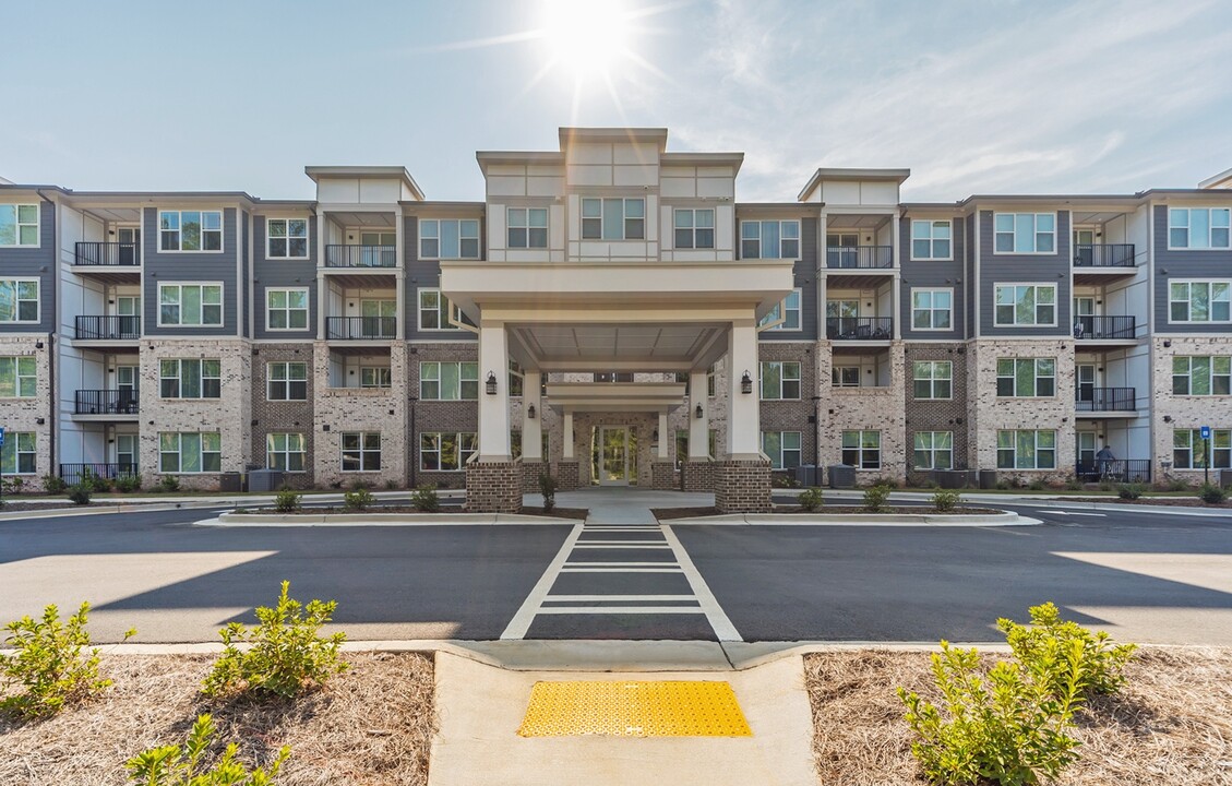 Covington Crossings 55+ Senior Living in Covington, GA - Building Photo