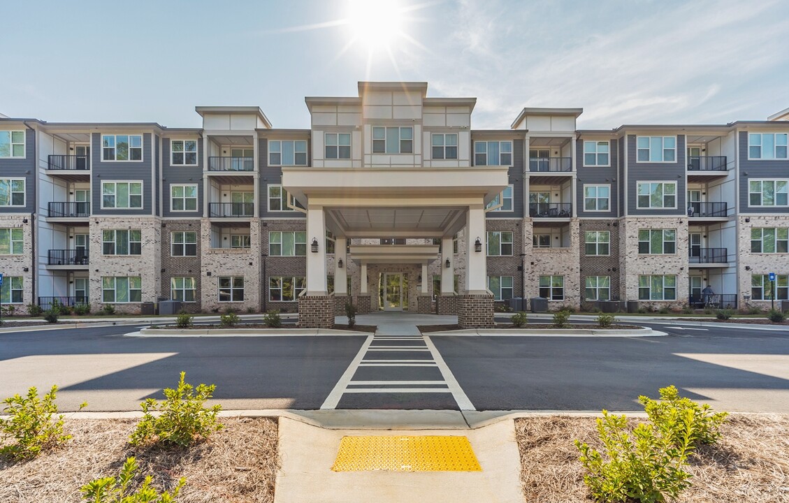 Covington Crossings 55+ Senior Living in Covington, GA - Foto de edificio