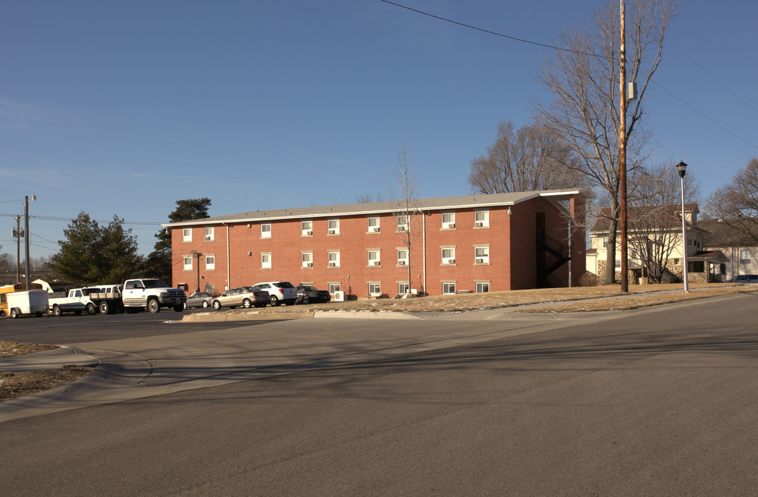 Shaver Hall in Overland Park, KS - Building Photo