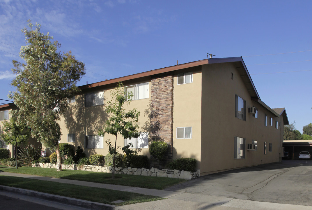 531 La Cadena Way in La Habra, CA - Foto de edificio