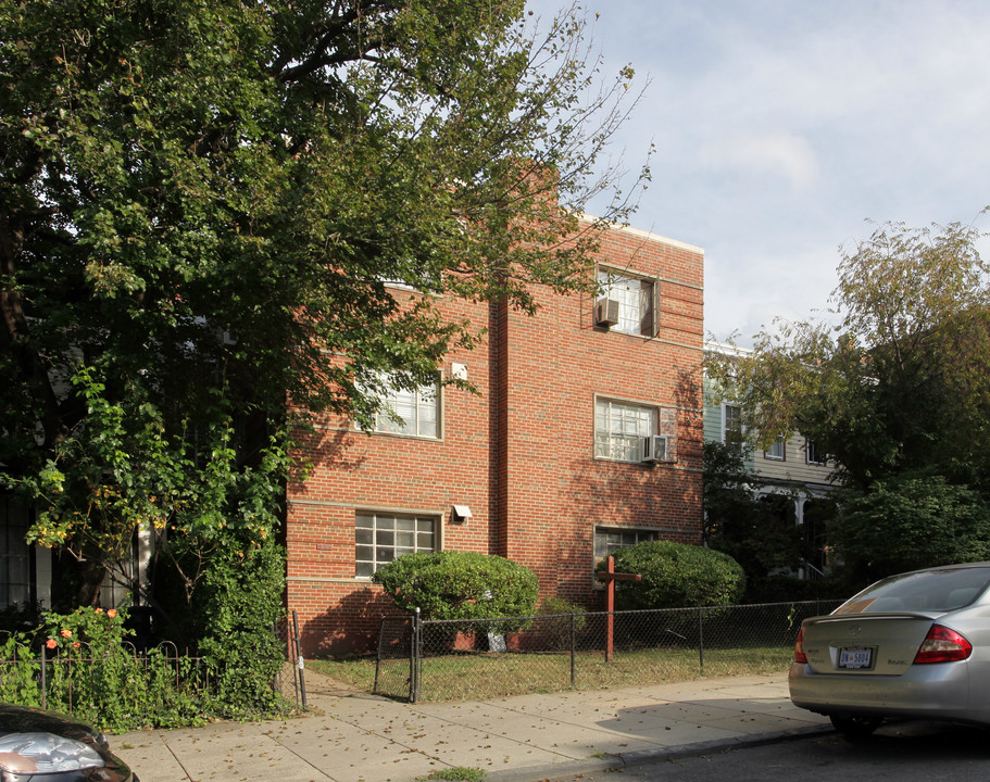 525 7th St NE in Washington, DC - Building Photo