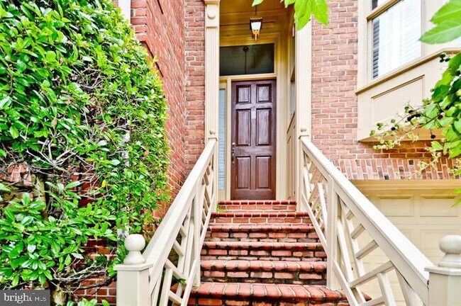 1540 Hampton Hill Cir in McLean, VA - Building Photo - Building Photo