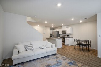 9911 Dandelion Hls St in Las Vegas, NV - Building Photo - Building Photo