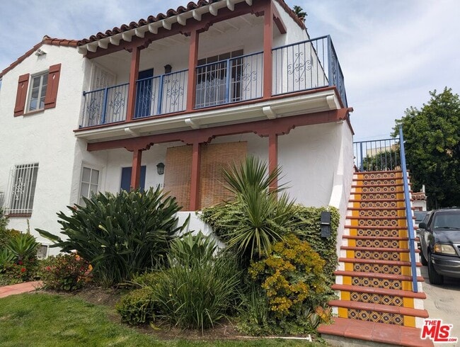 1612 1/2 Glendon Ave in Los Angeles, CA - Building Photo - Building Photo