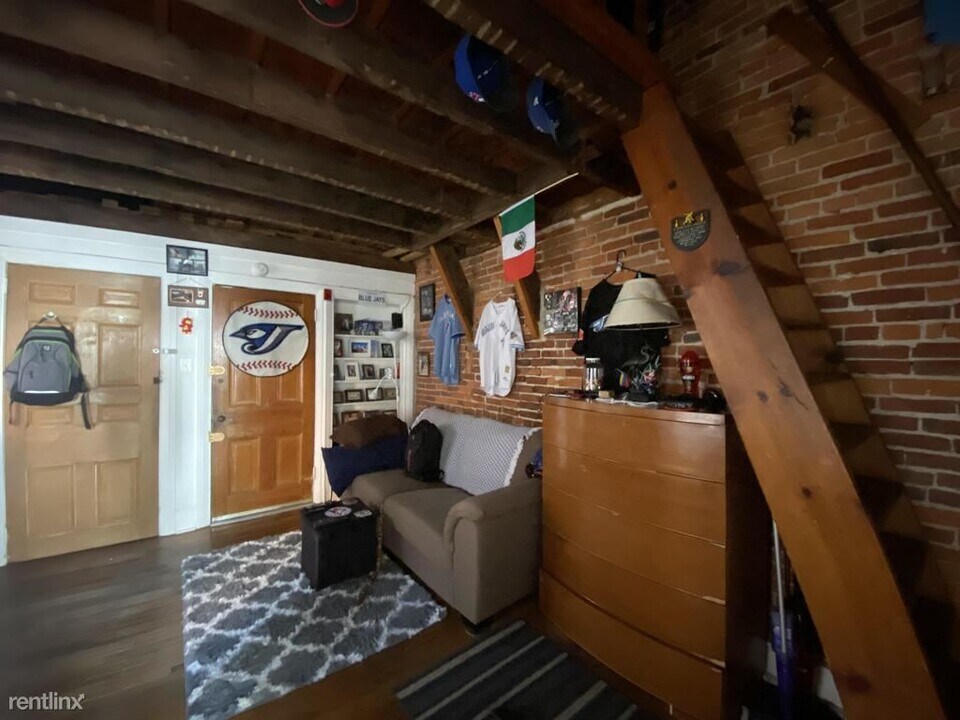 1223 Spruce St-Unit -Unit 2R in Philadelphia, PA - Building Photo