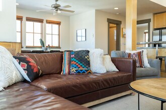 12150 Big Cottonwood Canyon Rd in Salt Lake City, UT - Foto de edificio - Building Photo