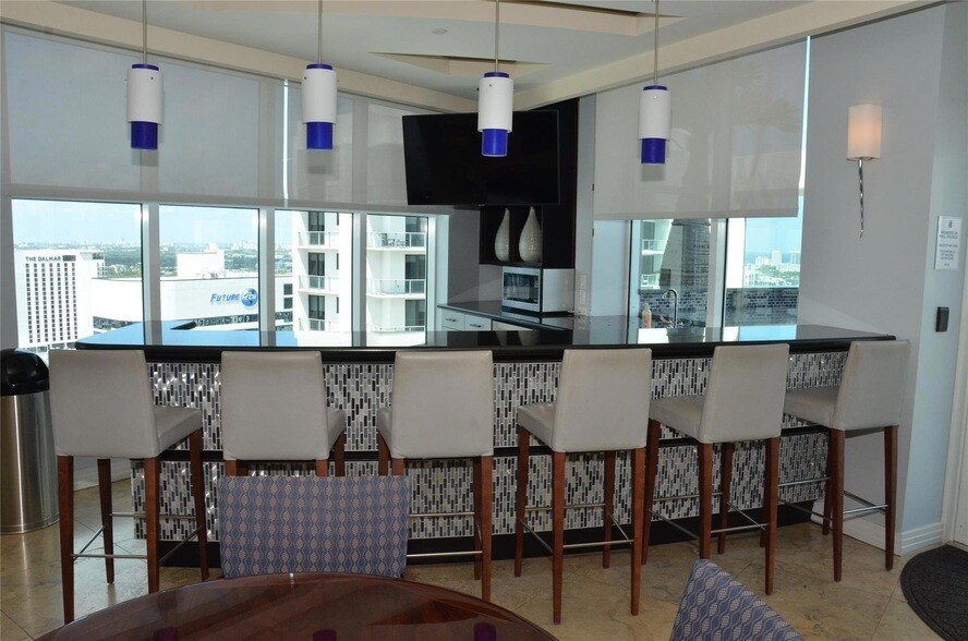 350 SE 2nd St, Unit 2280 in Fort Lauderdale, FL - Building Photo